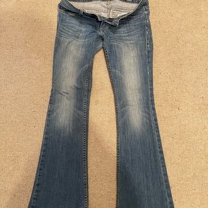 Y2K approved William Rast denim. Super low rise, flares with embellished pocket.